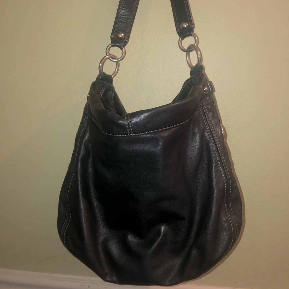 12/09 COACH black soft cowhide leather slouched boho bag. Pre-owned